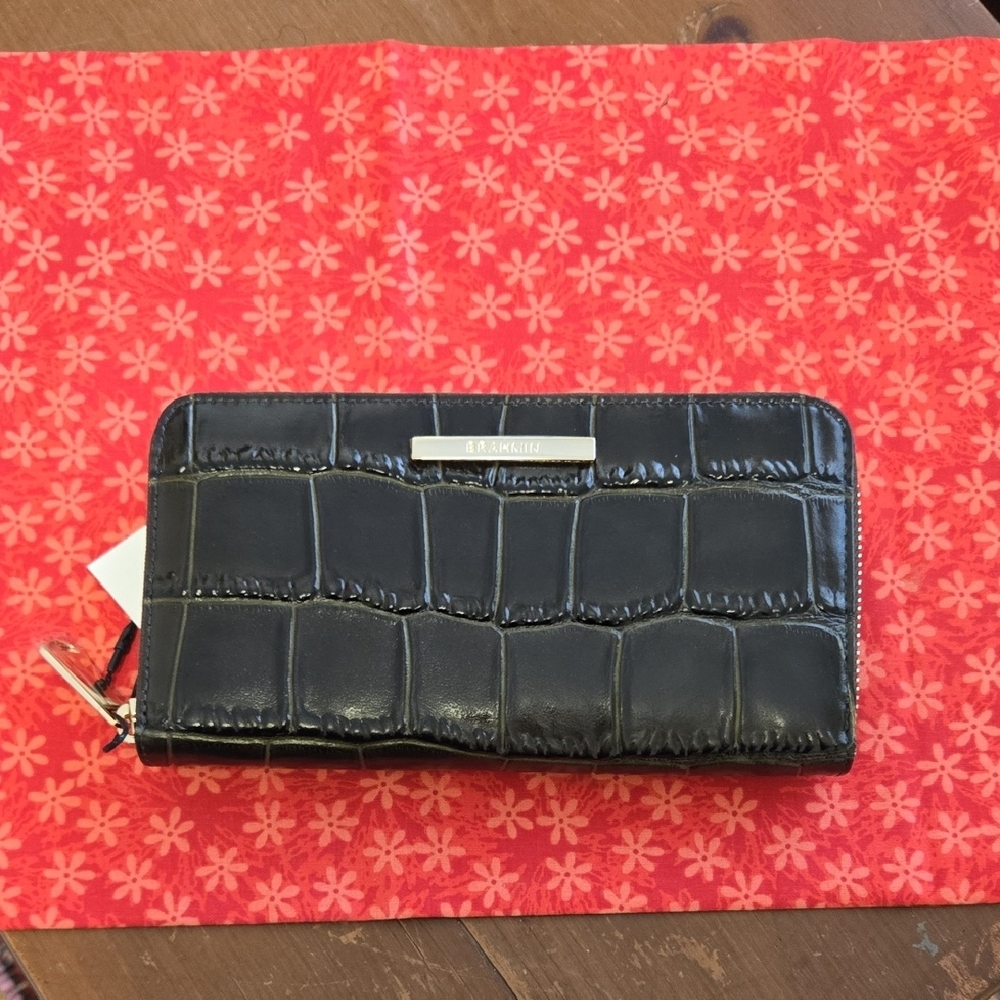 Brahmin Suri Wallet in Matcha Green Baize. Genuine Leather. NWT